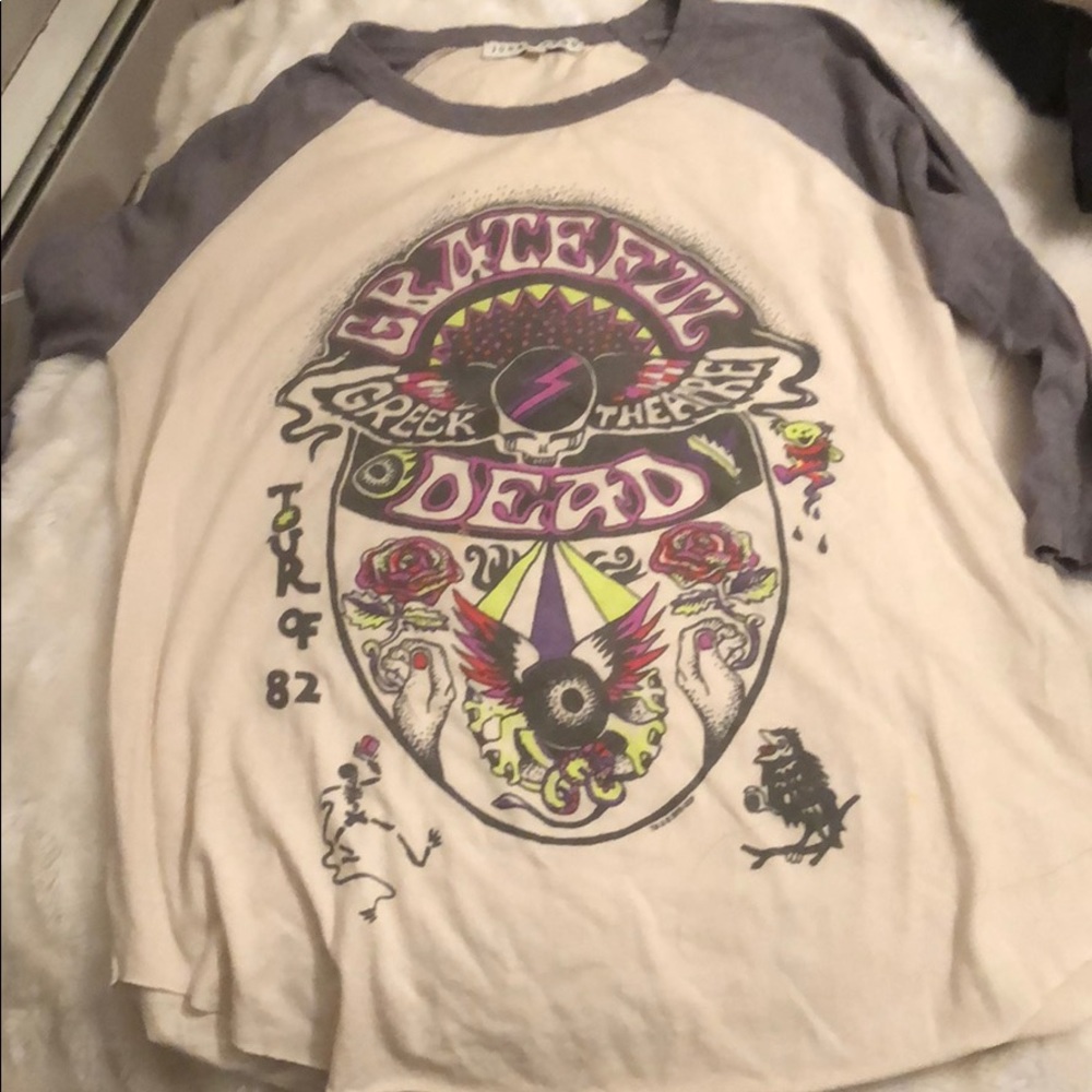 Cropped sleeve shirt